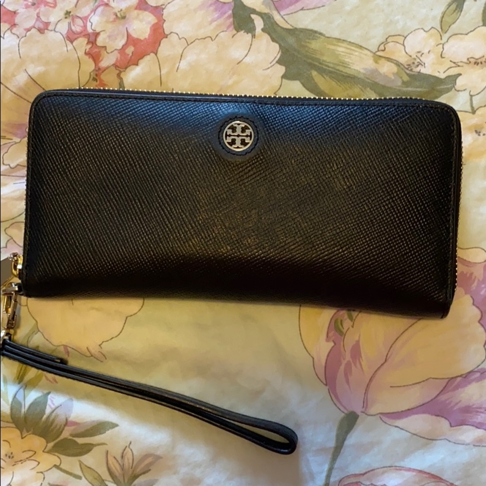 Robinson Leather Passport Continental Wallet